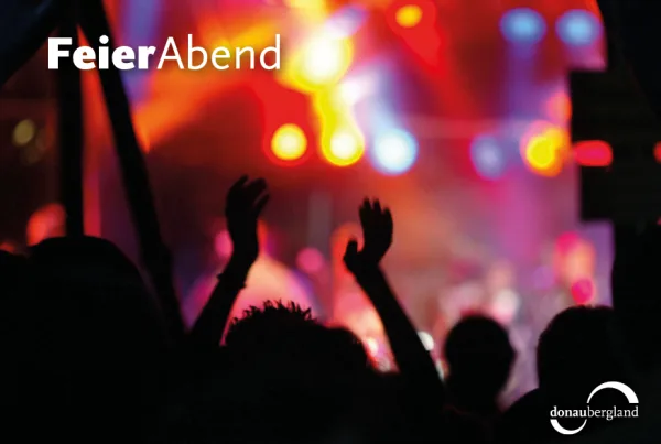 Donaubergland-Postkarte, Aufdruck Feierabend, feiernde Menschen bei Licht am Abend