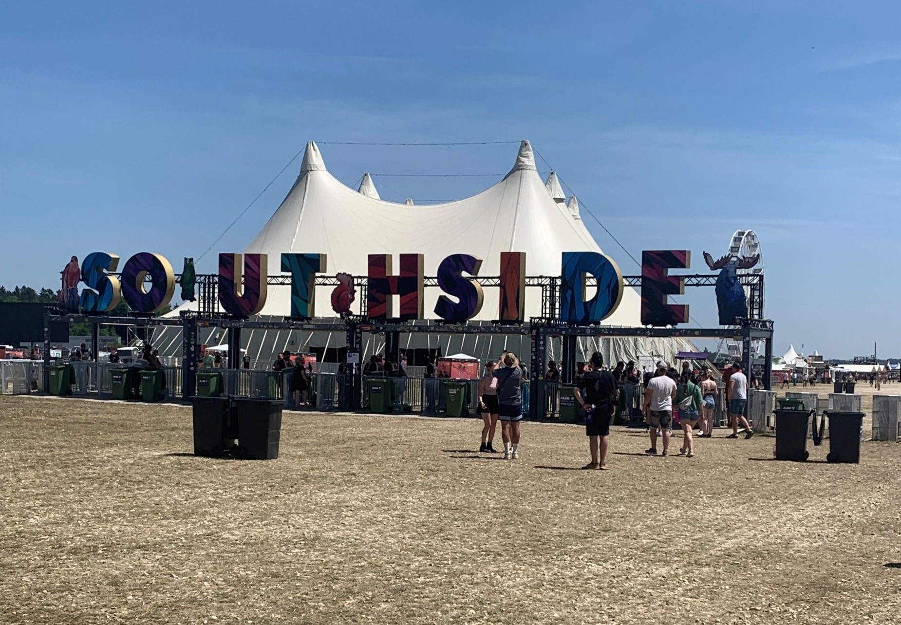 Schriftzug Southside, Festival-Zelt
